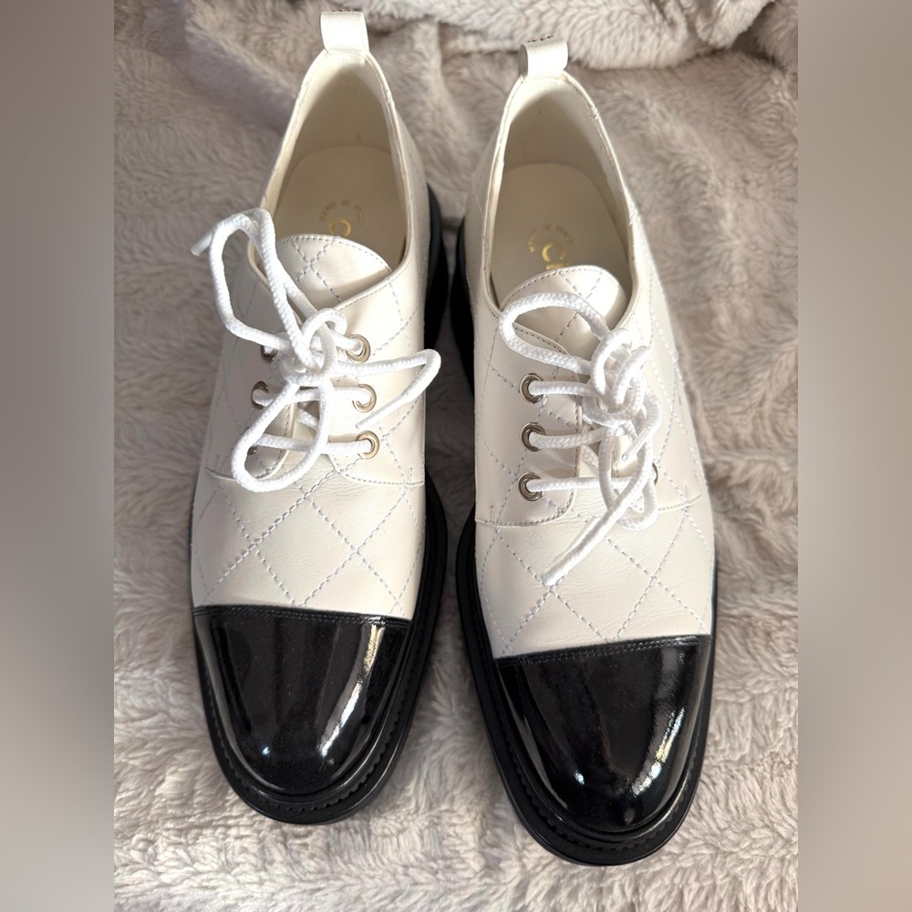 Chanel Lace Up Black and White Leather Oxford Shoes - Picture 11 of 13